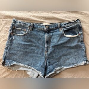 Abercrombie & Fitch Women's Blue Jean Shorts 4 inch mom short high rise size 34
